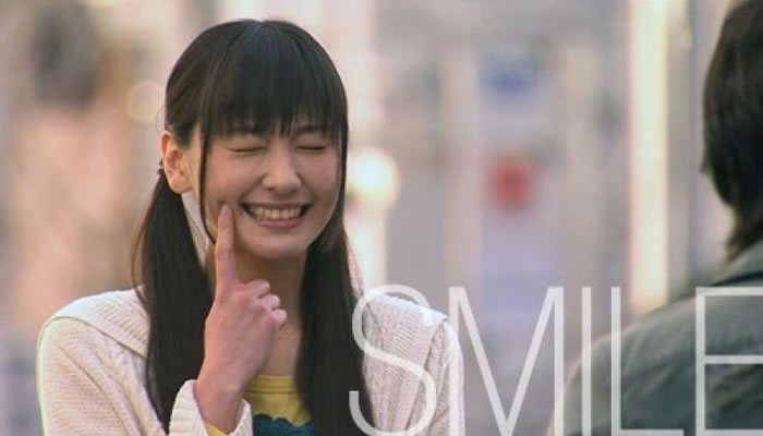 既然笑可能有助抑制脑中风和心血管疾病,笑多些有利健康。