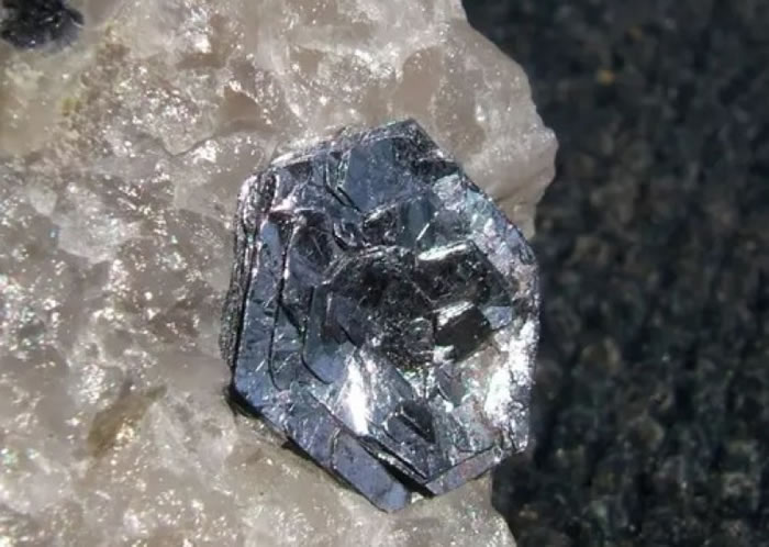 ¬�����Ŷ����ö����⾧�������ƾ�Ƭ��