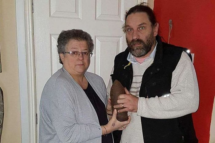 Ӣ�������ԼҺ�Ժ�ڵ�һö100��ǰ���ڵ�