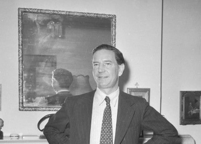 菲尔比凭着学历高,在英国情报界中可谓如鱼得水。