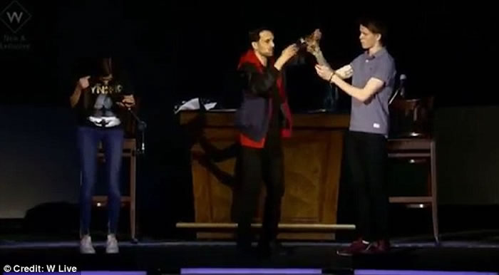 英国著名魔术师Dynamo魔术表演失手 现场观众讪笑