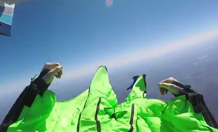 美国男子1.2万呎高空跳伞 空中相撞半身瘫痪