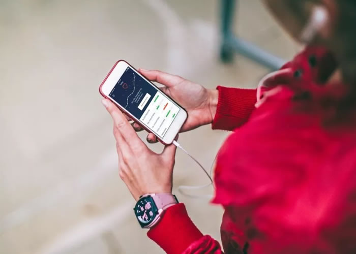 用户可透过手机,收到简明的健康报告。