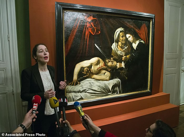 祖先曾与拿破仑到海外打仗 法国男子维修屋顶发现400年前天价名画“朱蒂斯斩杀敌将”