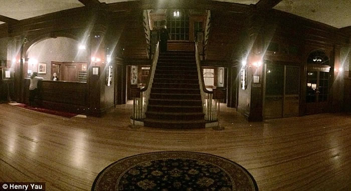 美国华裔男子参观全美最闹鬼酒店时拍到有疑似鬼影出现