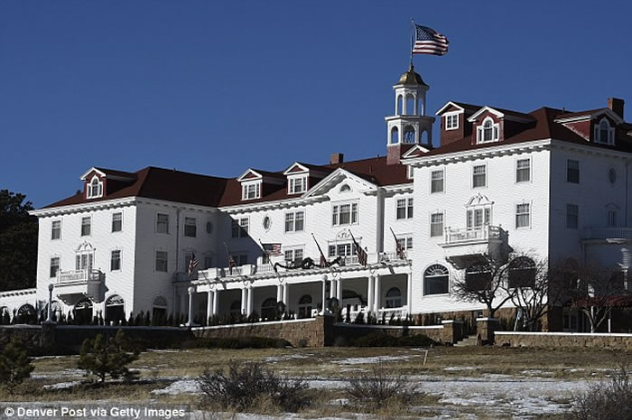 美国华裔男子参观全美最闹鬼酒店时拍到有疑似鬼影出现