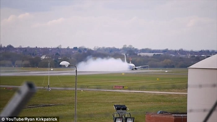 Ӣ����������������һĻ������737�ͻ��������� �������ð����