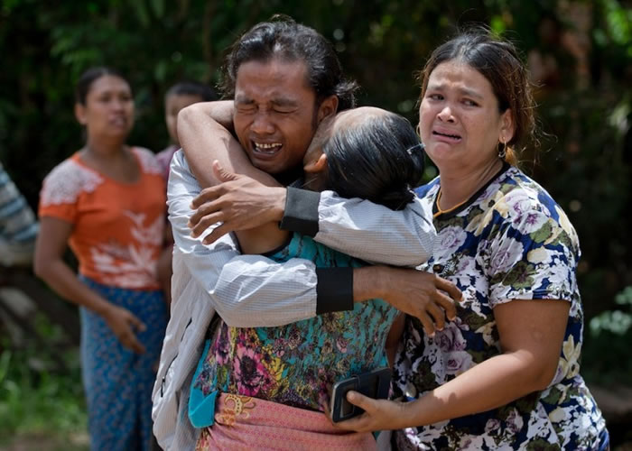 һ������ū��ָ������ĸ���ؾۣ�������ˡ�