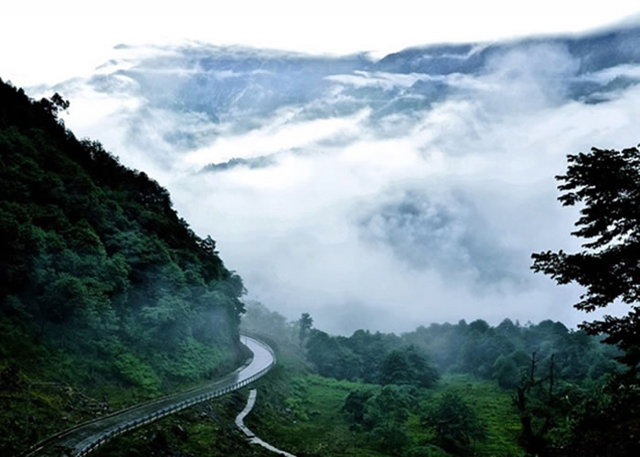 研究团队表示,黑竹沟的磁场异常跟当地的玄武岩有关系。