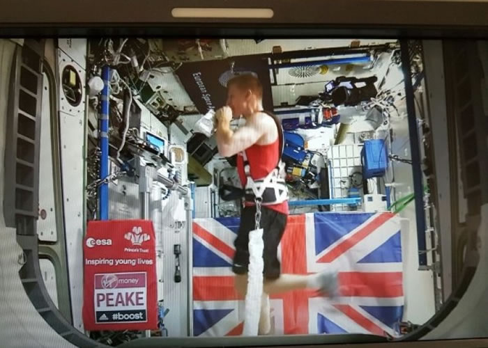 ��������ѡ��һ�������ܱ߲���ˮ�ݡ�