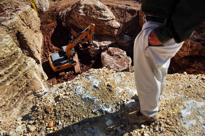 ��Ϊ��Ѩ�����ߵ�Ī��˹����ȡ��λ���ȥѰ��̽�ء�