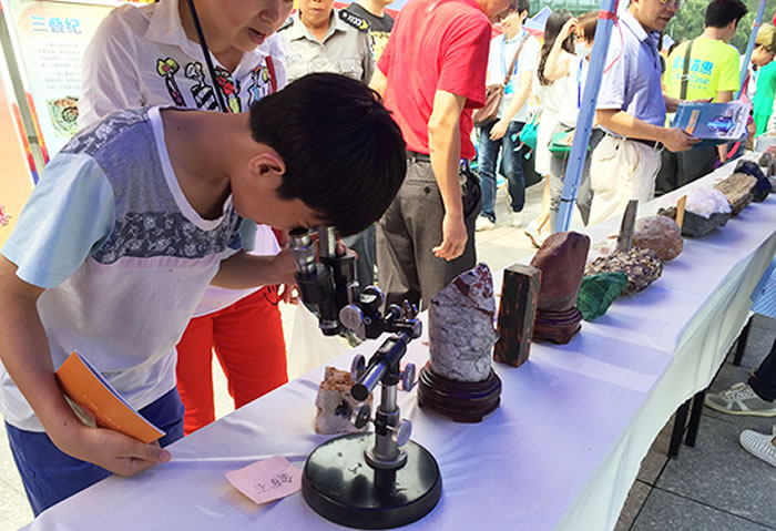 广西地质博物馆开展“走进神秘的广西化石王国”科普宣传
