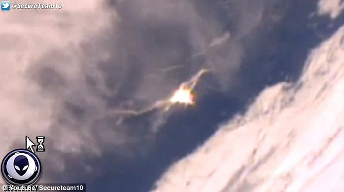 外星人造访地球证据?国际太空站录到亮光冲破大气层