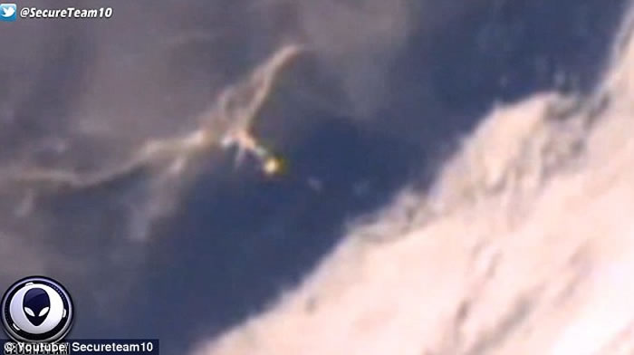 外星人造访地球证据?国际太空站录到亮光冲破大气层