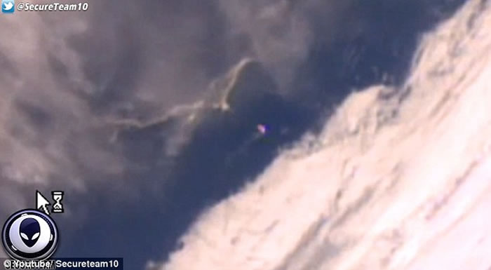 外星人造访地球证据?国际太空站录到亮光冲破大气层