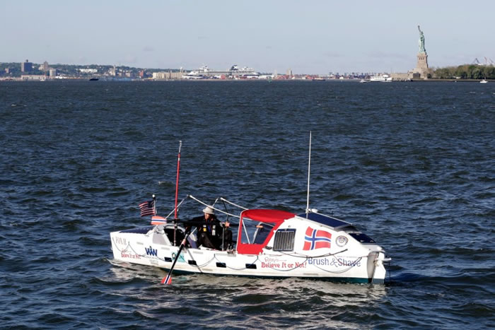 70岁挪威男子展开壮举独自划艇横渡大西洋