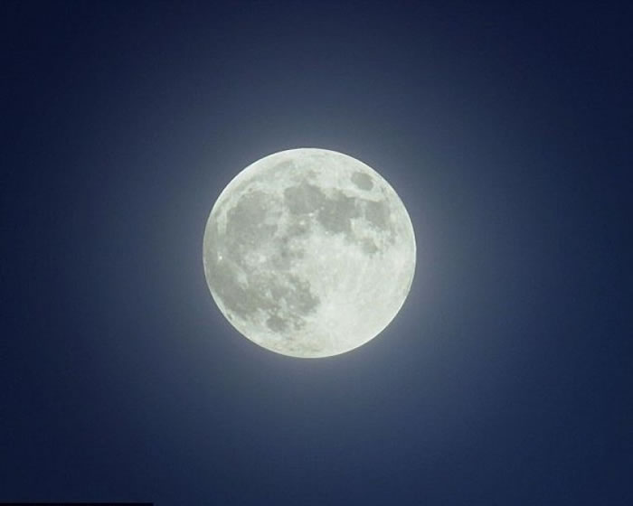 周六可见到“蓝月亮”。