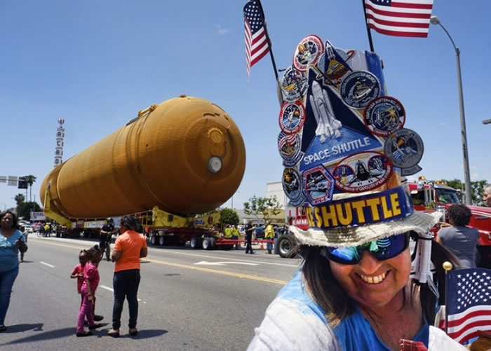 美国NASA最后一个航天飞机外置燃料缸运抵加州科学中心