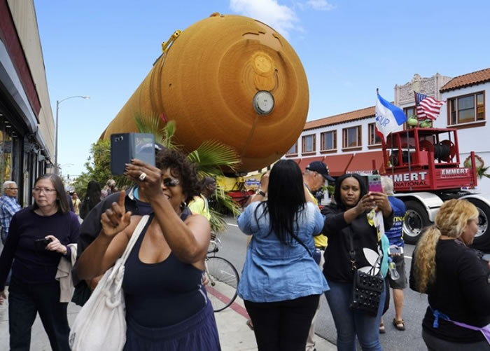 美国NASA最后一个航天飞机外置燃料缸运抵加州科学中心