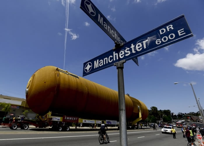 美国NASA最后一个航天飞机外置燃料缸运抵加州科学中心