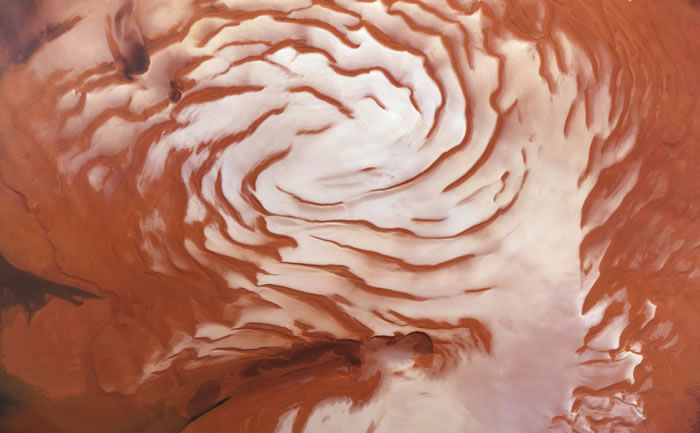 火星正从冰期中走出 在大约37万年前开始退却