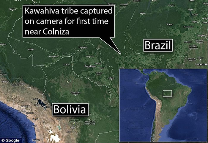 一群卡瓦希瓦族(Kawahira)原住民穿梭在巴西雨林中。