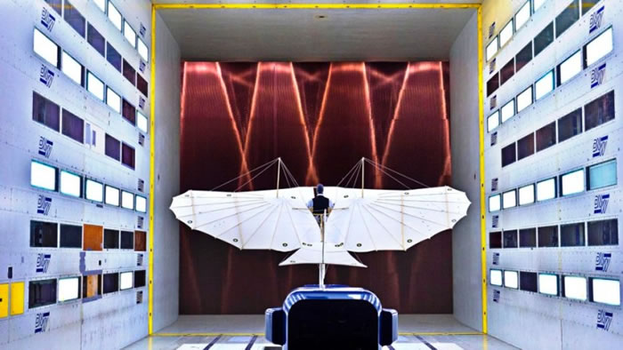 团队将滑翔机带到荷兰一个巨型风洞作测试。