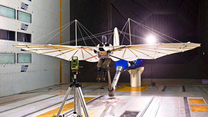 专家称滑翔机的飞行性能良好。