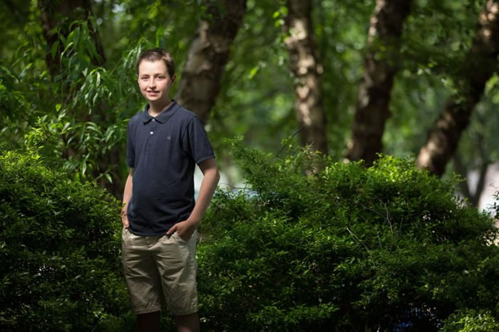 �Ӷ����ڽ��������ڻ�����Ӱ������ʾ���Լ�������ų���λ�ú��ִ�����������Ӧ�������ܵ��������У���ֻ�����Ϊ�������о��������� PHOTOGRAPH BY REB