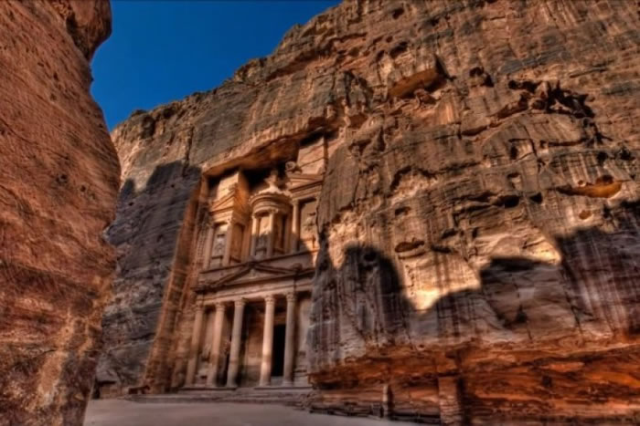 世界文化遗产约旦古城佩特拉地底隐藏以石板铺成的平台遗址