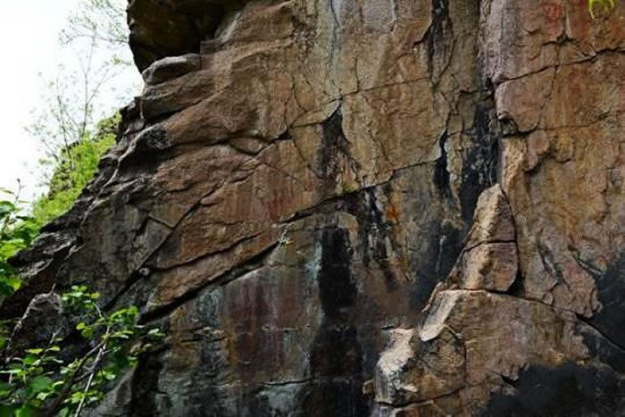 此次大兴安岭地区发现的岩画之一(崔越领 摄)