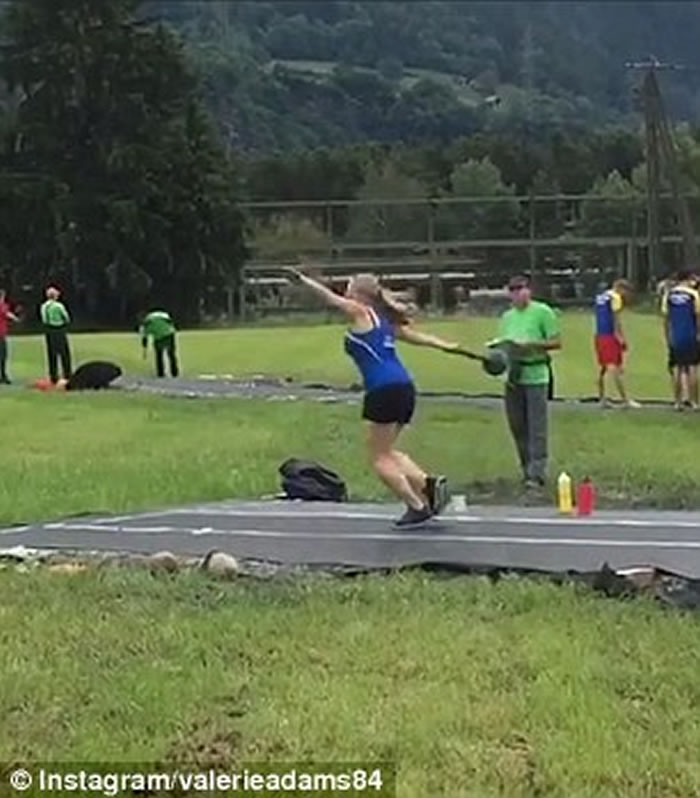 ��ʹ��������Ůѡ��Ͷ��4kg�������ҵ��Ա��в�������