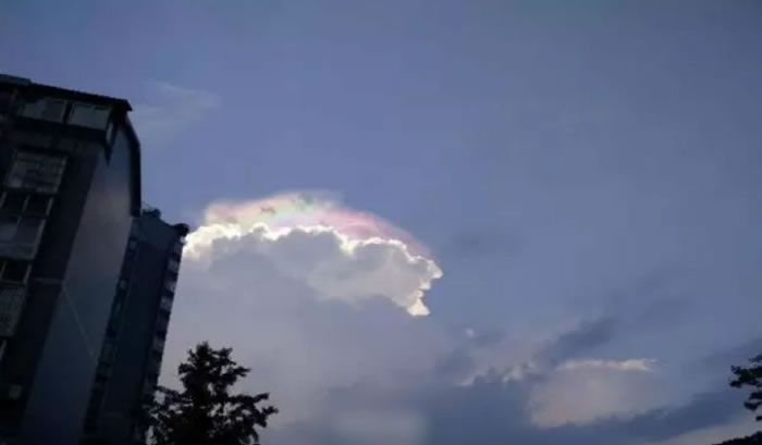 四川泸州古蔺县天空现“七彩祥云”
