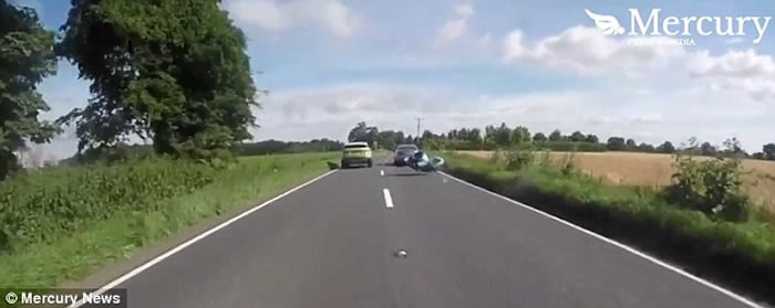 Ӣ�����Ӽ�Ħ�г�����������ײ��