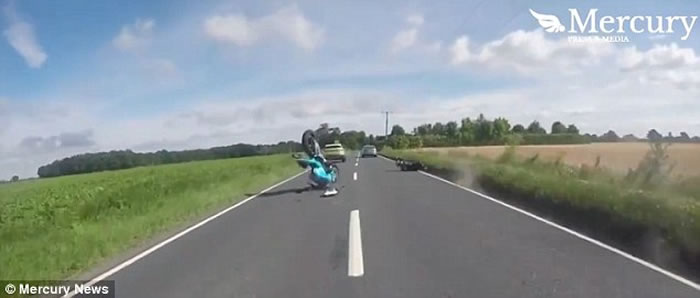 Ӣ�����Ӽ�Ħ�г�����������ײ��