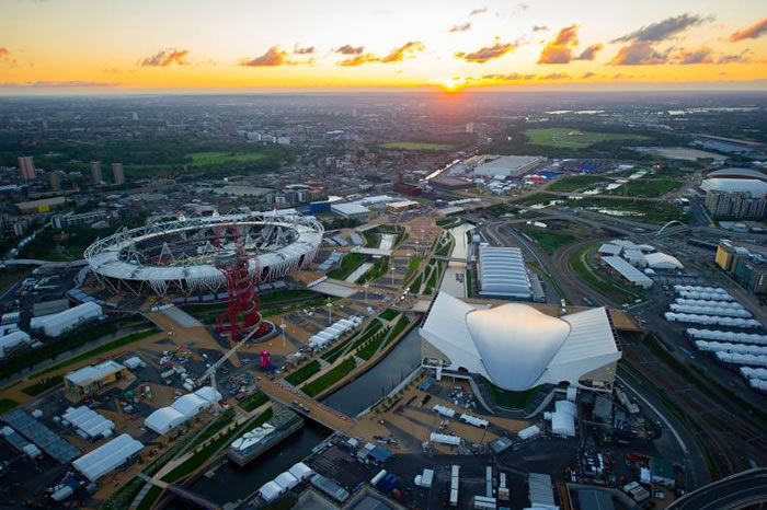 2012年英国伦敦奥运所支出的148亿美元当中,也包括奥林匹克体育场和水上运动中心的建设费用。 PHOTOGRAPH BY JASON HAWKES, GETT