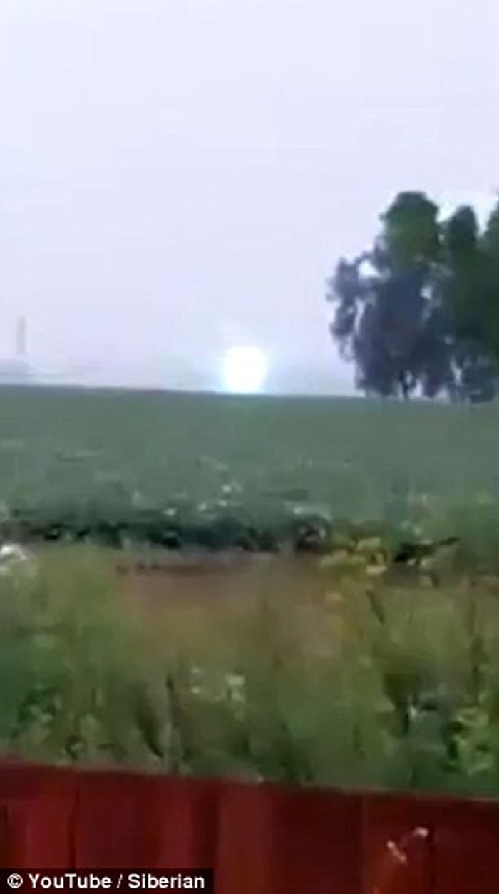 俄罗斯拍摄到非常罕见的球状闪电