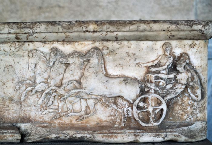 马车比赛是热门的奥运项目,而且非常危险,经常有人在比赛中死亡。 PHOTOGRAPH BY DEAGOSTINI, GETTY IMAGES