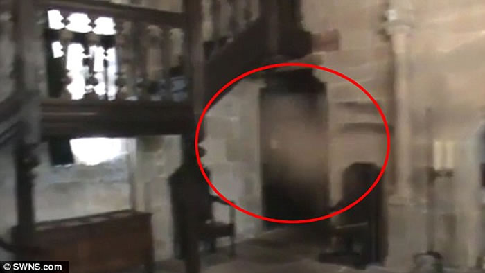 英国“捉鬼大师”Mark Vernon访著名鬼屋拍到疑似“幽灵”