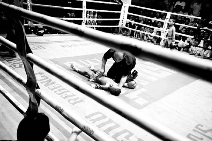 柬埔寨血泪柬拳儿童 凶残搏斗获胜可获得7美元奖金