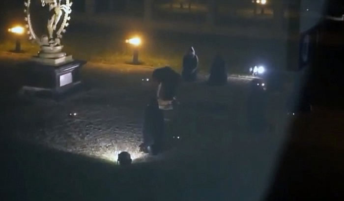 一群黑衣人在瑞士日内瓦“欧洲核子研究中心”总部举行“活人献祭”邪教仪式?