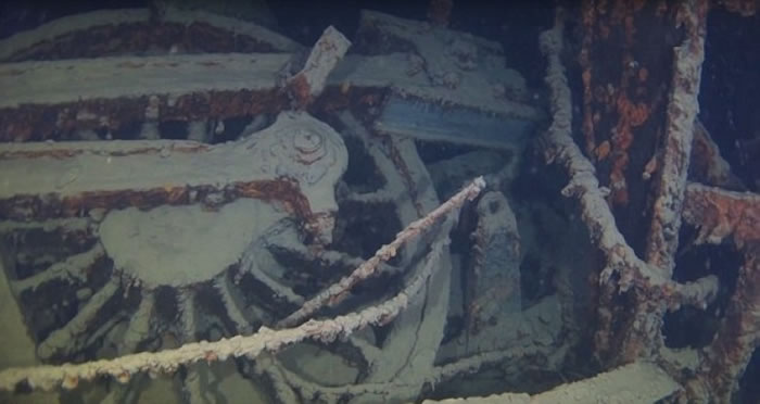 CPR694暂时未能打捞出水面。