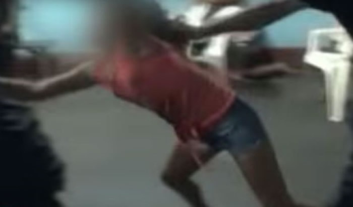 另一名少女被指“鬼上身”。