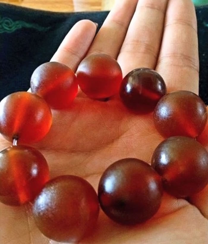 用象皮打磨成的珠子串成的首饰