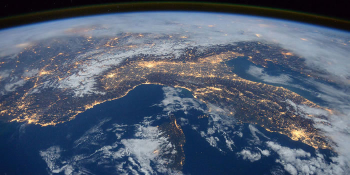 中国研制世界最大太空飞机 可一次搭载20名游客飞抵太空边缘