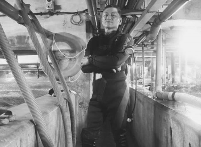 菲利普?陈是资深的潜水员。