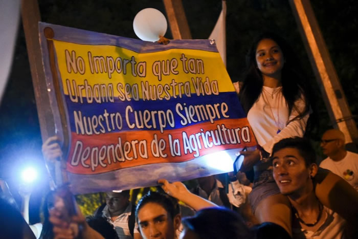 ���ױ���������ǰ�Ͻ֣���ȡ��ƽ������ս��