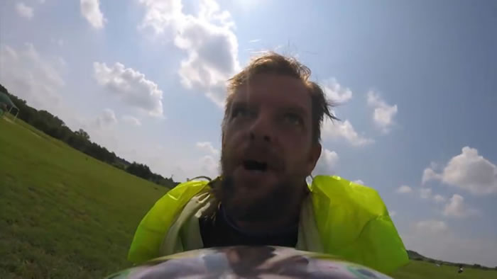 比尔成功以“完整”之躯返回地面。