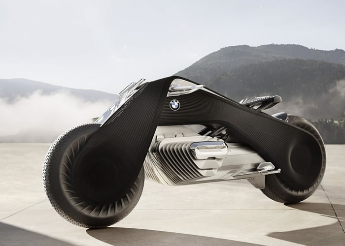 德国宝马宣布研发一款“永不翻倒”的自动平衡全电动概念摩托车