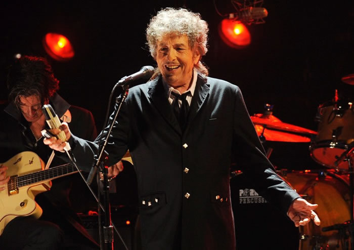 ������ҡ�����֮���������ף�Bob Dylan�����Ƴ�Ĭ����ŵ������ѧ��